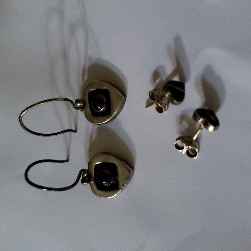 2 items Silver & Amethyst Heart earrings + Silver & Onyx Heart Studs